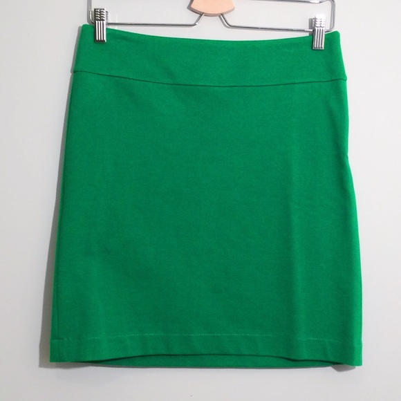 Banana Republic green short skirt - Picture 5 of 12